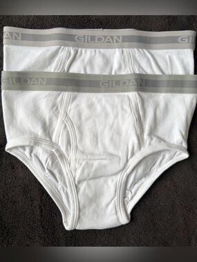 2 Pairs Gildan Men's White Briefs - Small
